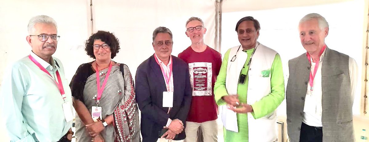 At the #BangaloreLitFest I managed to attend part of a session discussing contemporary trends in cricket and joined the star-cast of discussants backstage afterwards (L to R: SureshMenon, Sharda Ugra, @amritmathur1, @gideon_haigh, me and Mike Brearley). 

Told @gideonhaigh that I