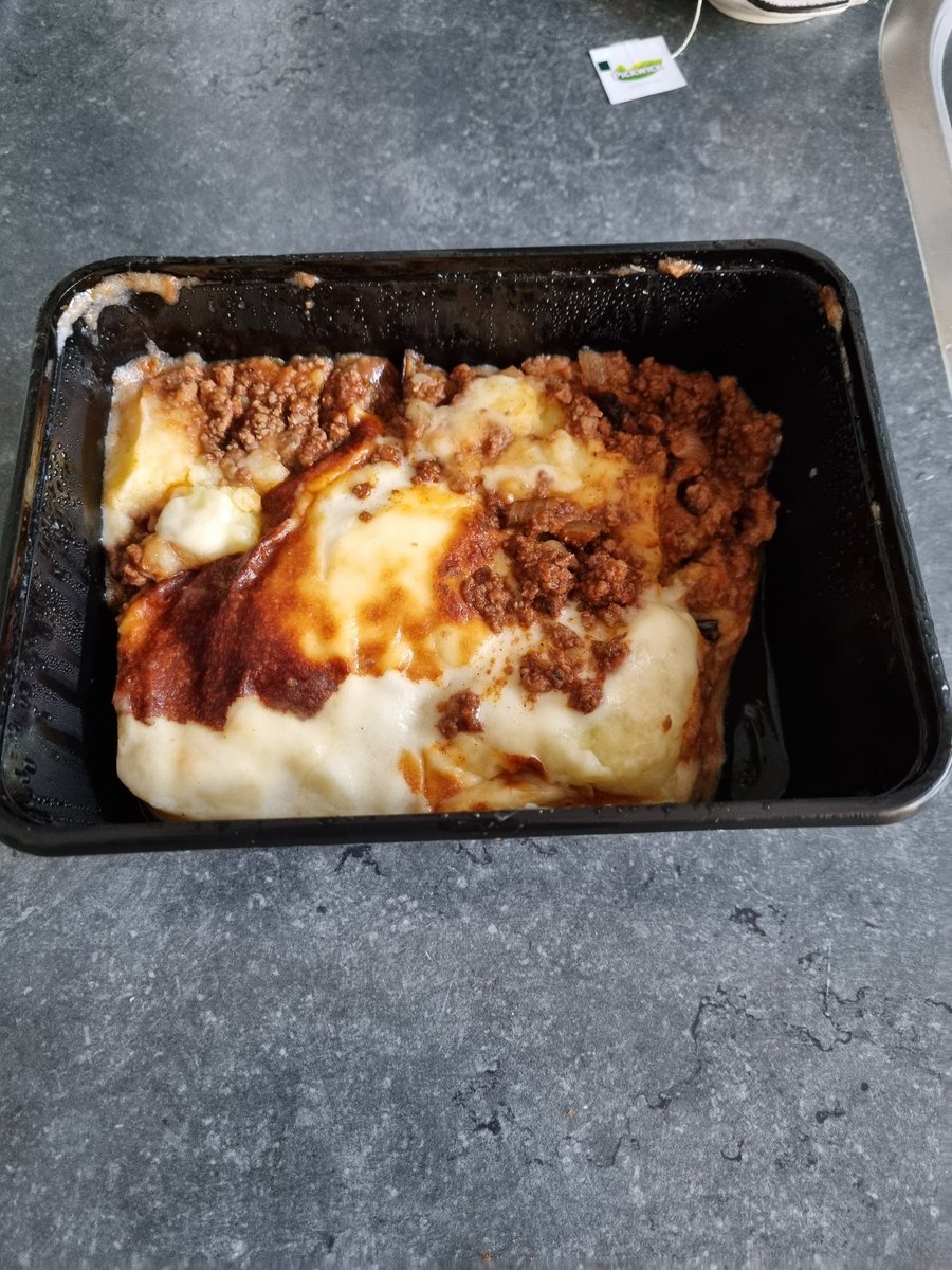 Poppetje0906's tweet photo. De puber heeft #moussaka gemaakt op school en ik mag proeven 🤗🤤 #puber #school #kookles https://t.co/QvfP6wXNvJ