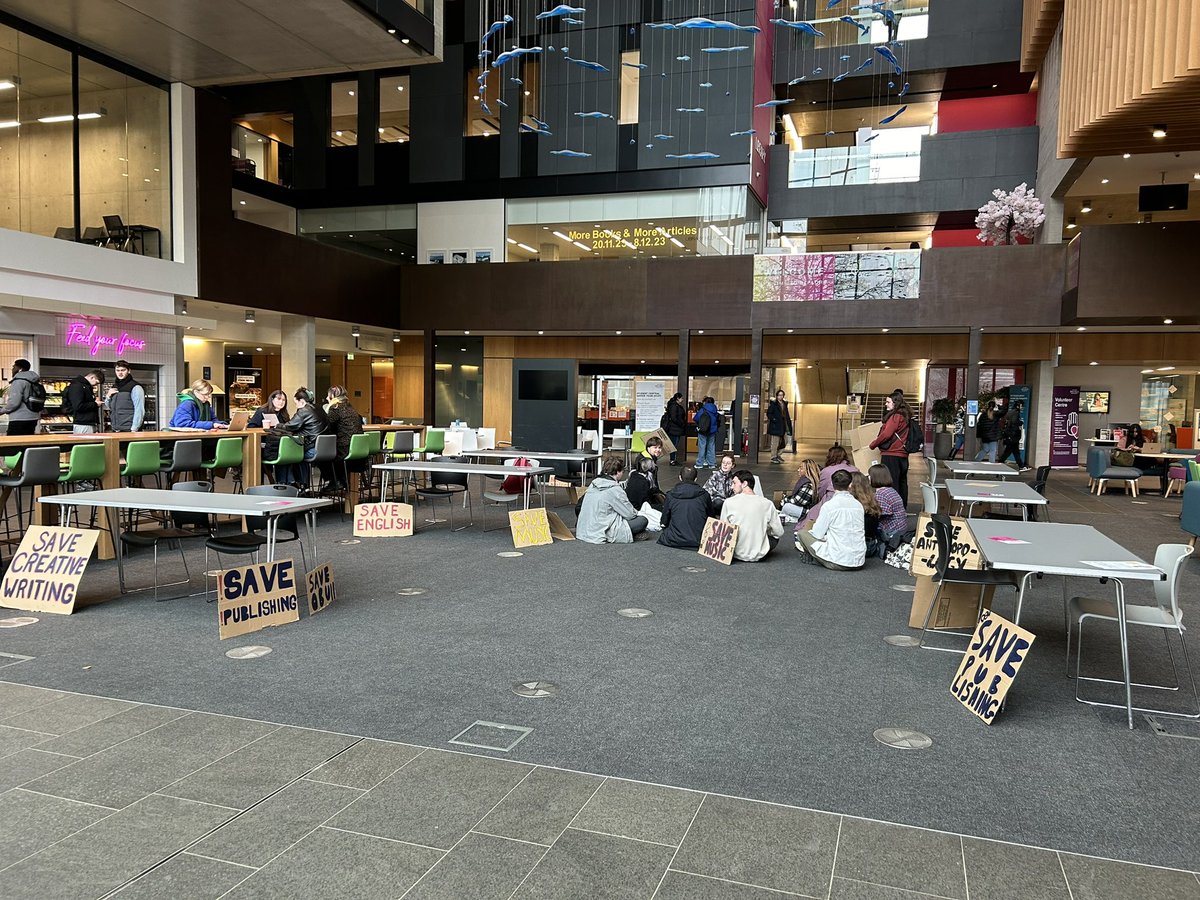 ‘We are not customers!’ Students protesting at Brookes today #stoptheSHAMcuts #saveourlecturers @saverlecturers @ucu @DrJoGrady @oxford_brookes @OxfordMailLive @OxTweets @BBCOxford