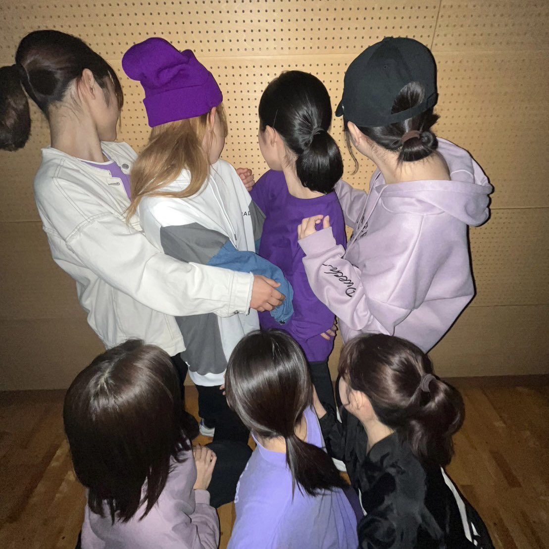 DanceLovers_kc's tweet photo. 【SC紹介④】

Hiphop
チーム名:たぐはさんナンバー

OGのHiphopの天才のたぐはさんに振付・構成を考えていただきました🙌
Hiphopに初挑戦のメンバーから、Hiphop一筋のメンバーまで個性豊かなメンバーで踊ります💃
バチバチと面白さを全面に出した2曲にもご注目ください👀 https://t.co/fcfMnx7cMm