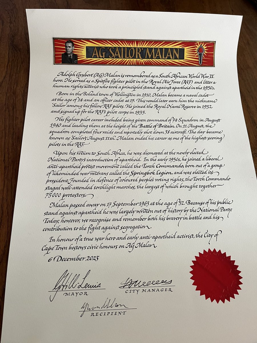 OxfordBlue7's tweet image. Thank you @CityofCT! What an incredible honour. #SailorMalan @SocietySpitfire @RAFHornchurch @spirit_spitfire @pettore