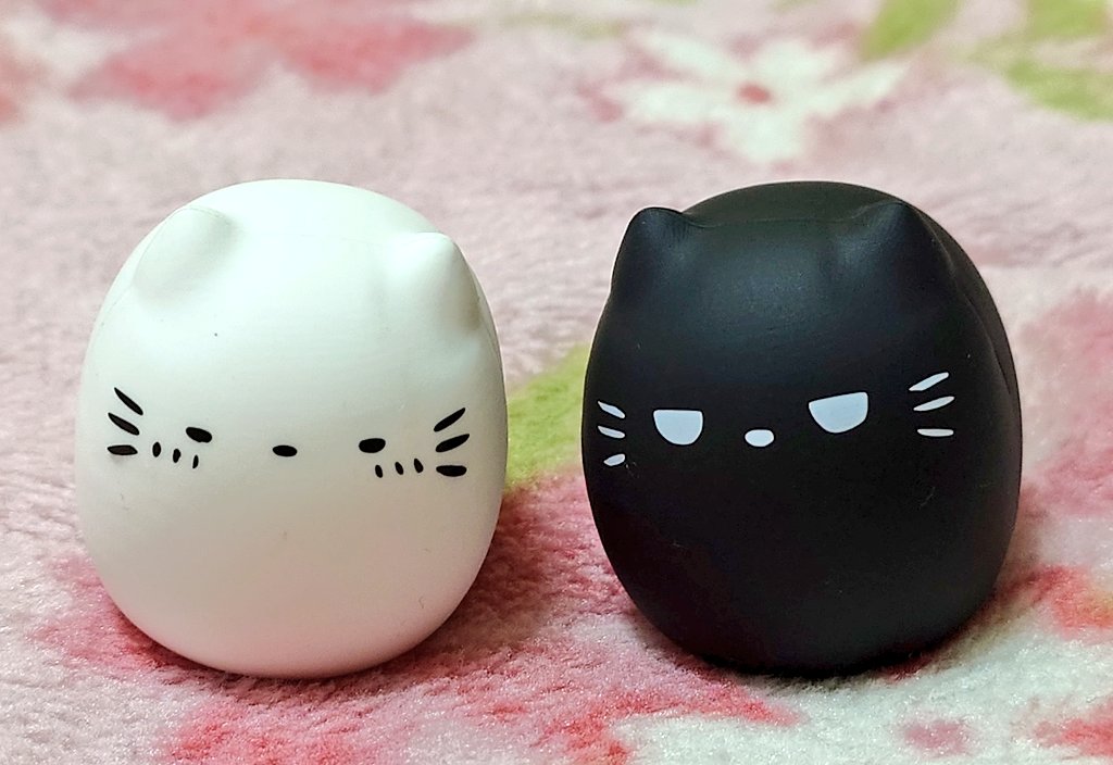 fuwarimoon's tweet photo. 前から欲しかったヤツポチッた✨
かわいい(˶ᐢωᐢ˶)❤
お店に一度は行きたかったなぁ🐱
♪モチグルミ
♪ミニモチ、ミニクロ
♪缶バッジ
♪Tシャツ
#honkun
#ホンクンのネコ https://t.co/UxpIiroFaS