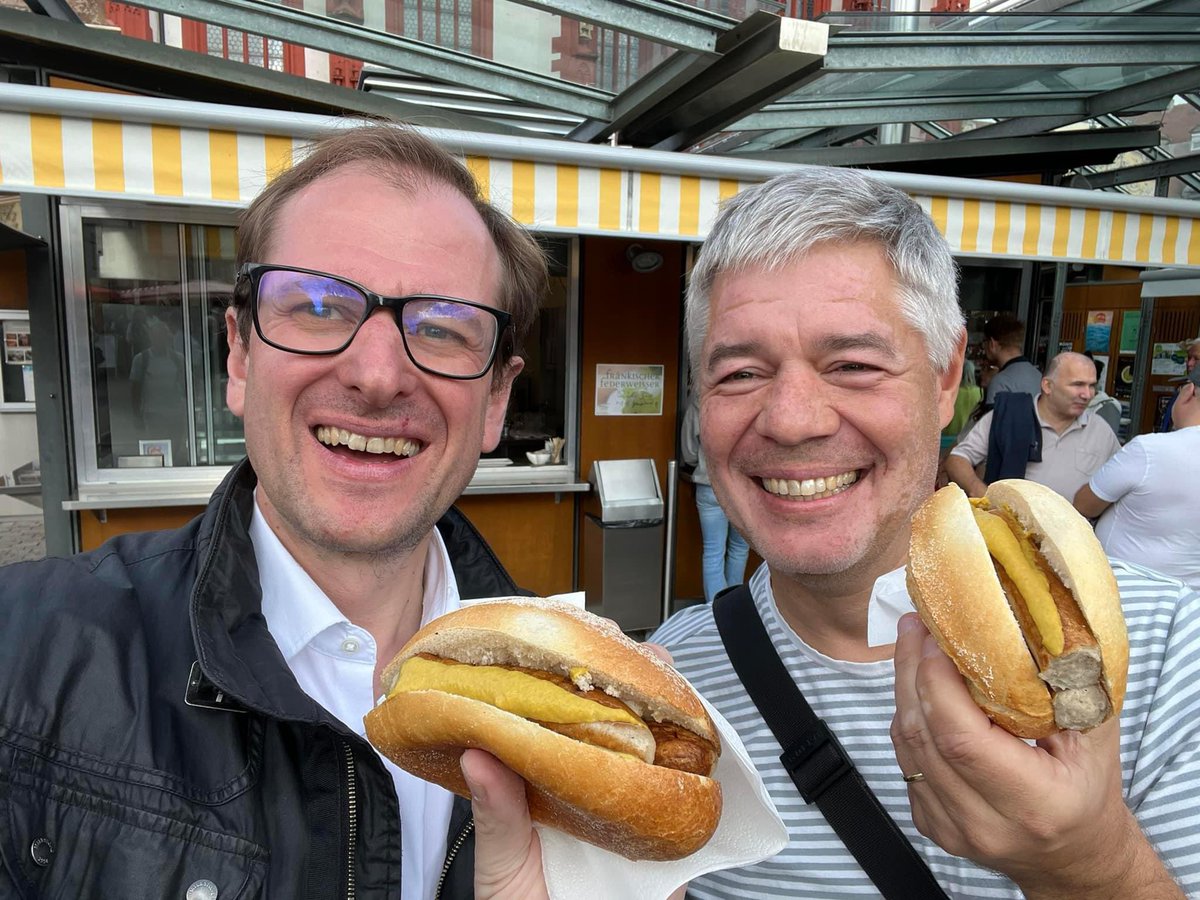 oherbstde's tweet image. „Geknickte mit und ohne …“ Sprache ’23 – ein sprachlicher #Jahresrückblick. Mit @VCG_GSchunk und mir am Freitag, 29.12.2023, 19 Uhr. Eine Veranstaltung des Zweigs #Würzburg in der @_gfds_. gfds.de/events/geknick… #Sprache #GfdS