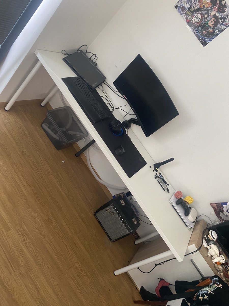 oneandonlydenda's tweet photo. @MartinFejt Klasickej Home-office https://t.co/I3Sxq9ht3X