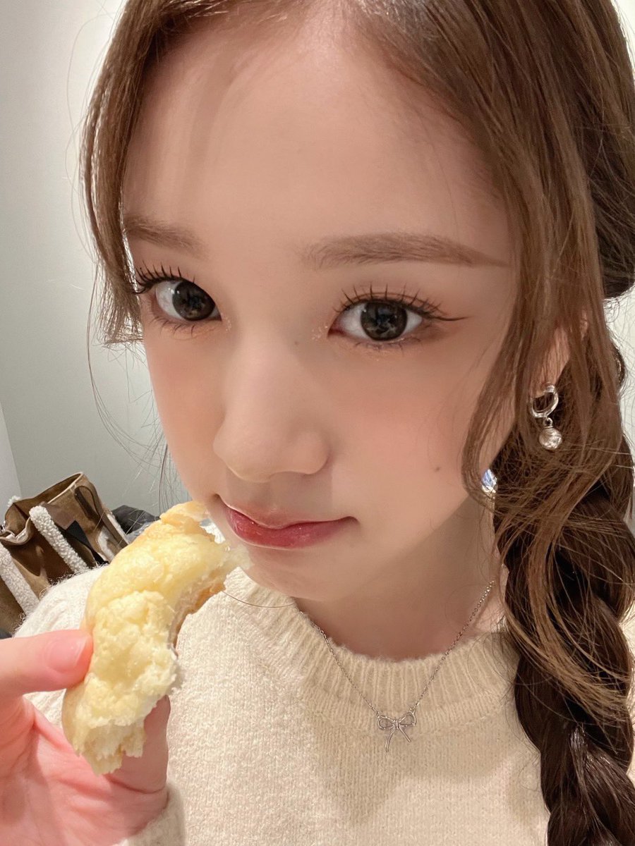 🐶💬 日本は秋っぽい 涼しくて良いね><🍂🍁 #STAYC #ステイシー