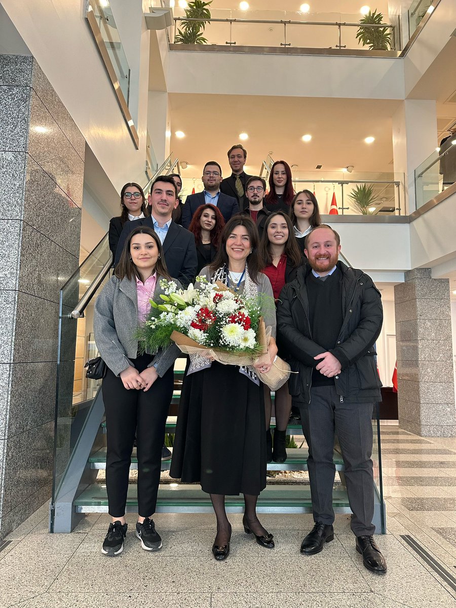 Aybu SUIT (@aybusuit) on Twitter photo AYBÜ Siyaset ve Uluslararası İlişkiler Topluluğu yönetim kurulu ekibi olarak Danışmanımız <a href="/ErkamSULA/">İsmail Erkam Sula</a> ile birlikte Büyükelçi, T.C Dışişleri Bakanlığı Güney ve Doğu Afrika Genel Müdürü,
Elif Çomoğlu Ülgen'i <a href="/UlgenElif/">Elif Çomoğlu Ülgen</a> davetine istinaden T.C Dışişleri Bakanlığında ziyaret ettik. AYBÜ Siyaset ve Uluslararası İlişkiler Topluluğu yönetim kurulu ekibi olarak Danışmanımız <a href="/ErkamSULA/">İsmail Erkam Sula</a> ile birlikte Büyükelçi, T.C Dışişleri Bakanlığı Güney ve Doğu Afrika Genel Müdürü,
Elif Çomoğlu Ülgen'i <a href="/UlgenElif/">Elif Çomoğlu Ülgen</a> davetine istinaden T.C Dışişleri Bakanlığında ziyaret ettik.