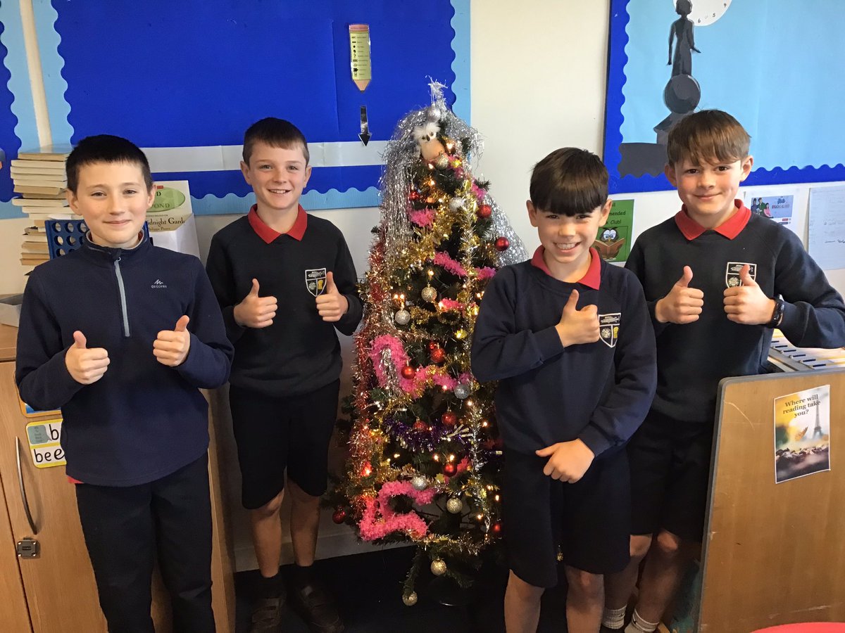 Class5elves's tweet photo. Thank you to some of my elves for helping with our Christmas tree 🎄 https://t.co/bvf095gkZc