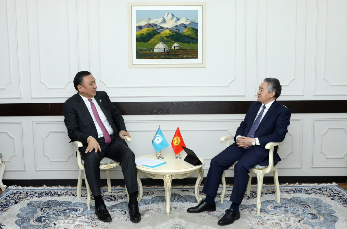 🔹On December 6, 2023, Minister of Foreign Affairs of the Kyrgyz Republic Zheenbek Kulubaev received Secretary General of the Organization of Turkic States Kubanychbek Omuraliev. Details: goo.su/LUg6K