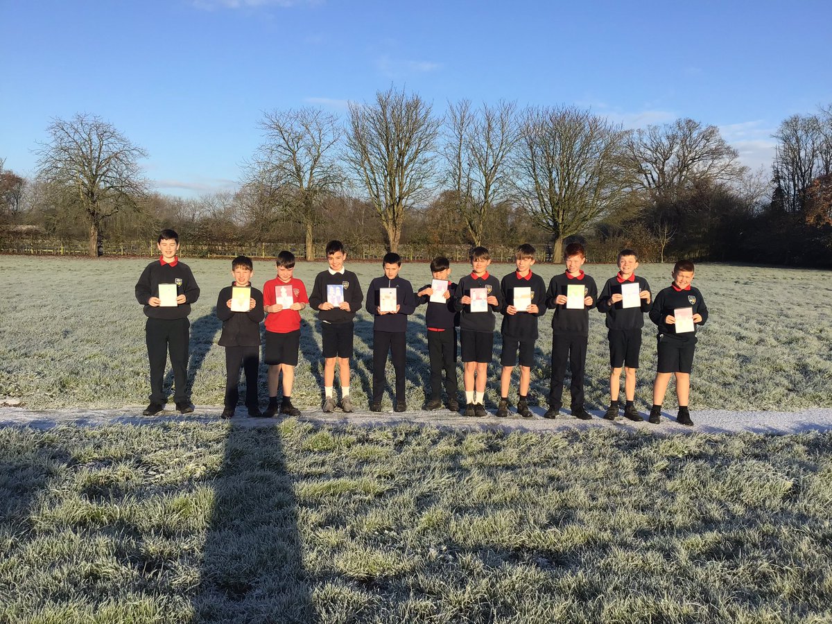 Class5elves's tweet photo. Christmas Craft day https://t.co/2K9T2eSFH6