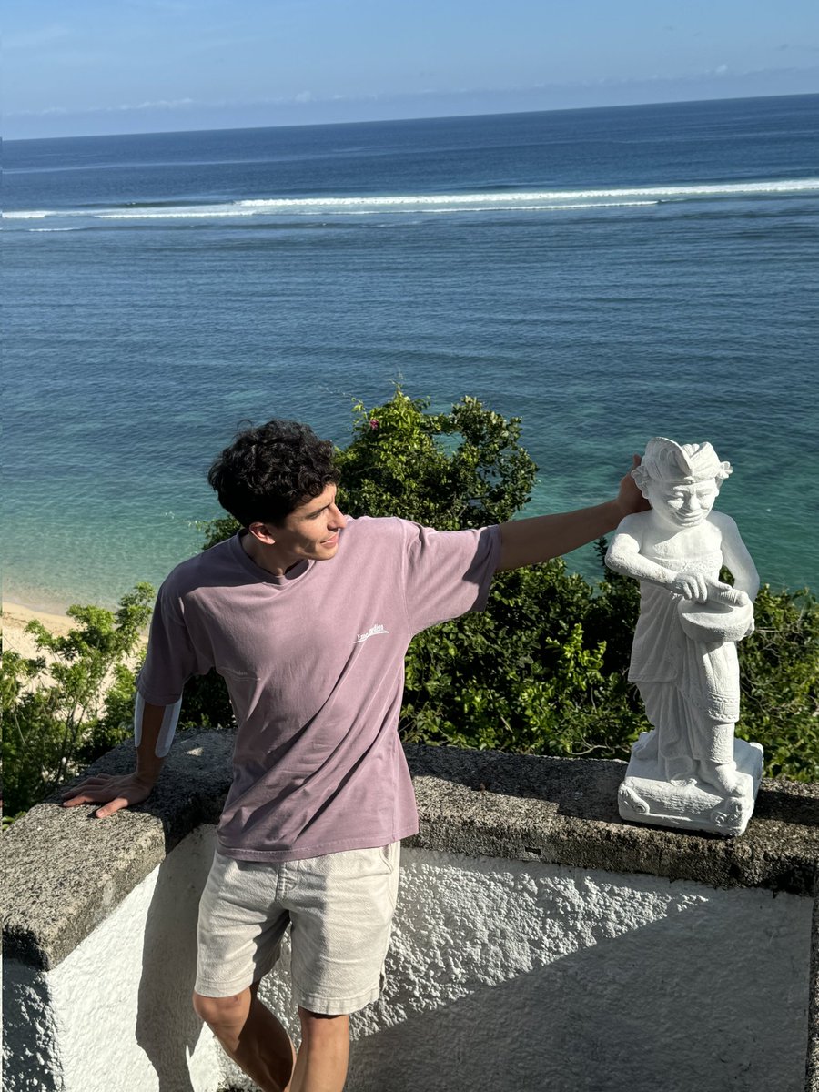 marcmarquez93's tweet photo. Balii 🌴🫶🏻 My holiday starts now! https://t.co/95enO8UsVm