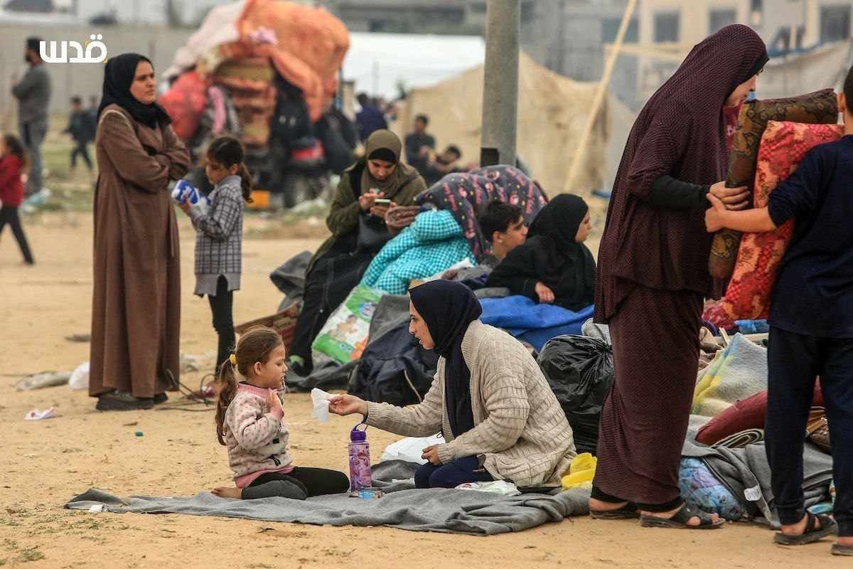 📸 Palestinians who left their homes in Israeli-occupied Gaza began to set up the first tents in Rafah, on the Egyptian border, where they were forcibly displaced by the Israeli Army.