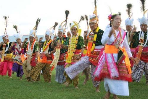 manipur_truth's tweet photo. A community confined into a narrow geography where even railhead hasn't reached in 2023 deserves to be safe-guarded by the Indian Constitution. None deserves ST Status more than d Meiteis in India. Time to correct historical anomaly - Declare Meitei as ST.
https://t.co/d4vRa8bAY6 https://t.co/W97jYf129B