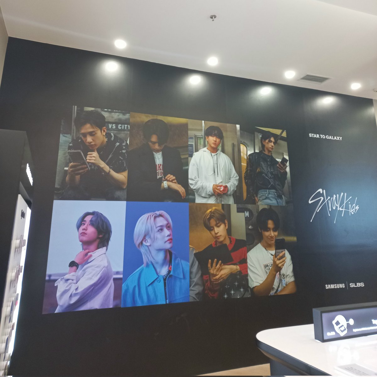 DoubleD_Uni's tweet photo. finally!!! stray kids pop up store in jakarta with slbs 🫶 you guys should come heree!!!

@slbsstudio @samsungID @SamsungByNASA
#SLBS #STRAYKIDS #STARTOGALAXY #SLBSSTUDIO #SLBSPOPUP #SAMSUNGINDONESIA #SamsungExperienceStore #SLBSStudioJakarta #SAMSUNGbyNASA https://t.co/OBlr00AqT2