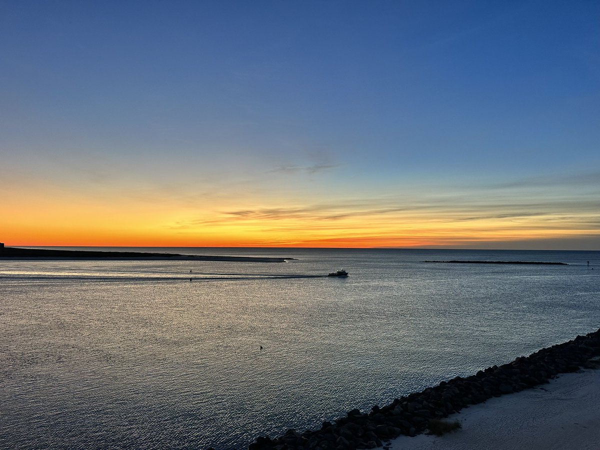 jenmet2010's tweet photo. @spann Sunrise at Perdido Pass https://t.co/8koZceX0Cu