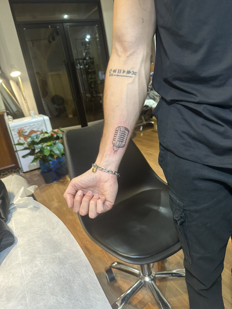 jakemiller's tweet image. before and after 🚎🎙️