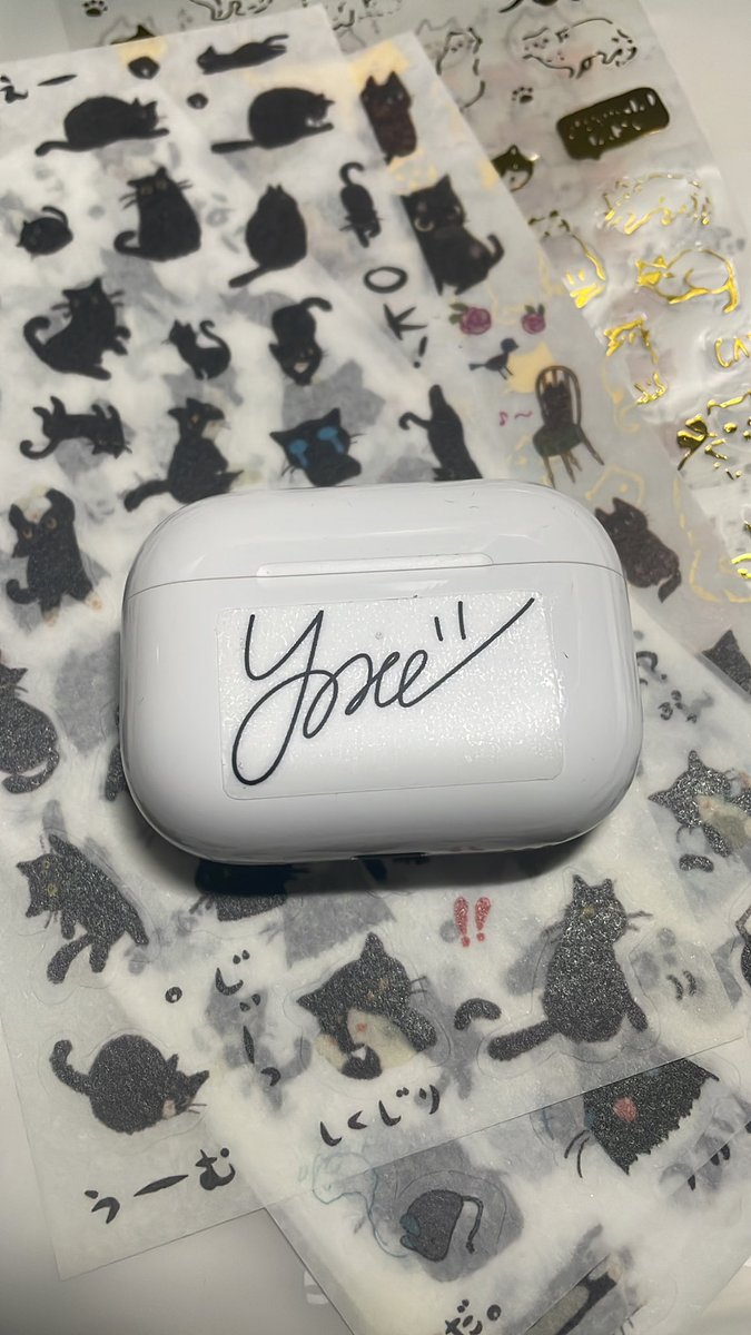 에어팟 바꾼김에  투명케이스 씌우기 전에 요네 싸인 붙여서 하나뿐인 커스텀으로