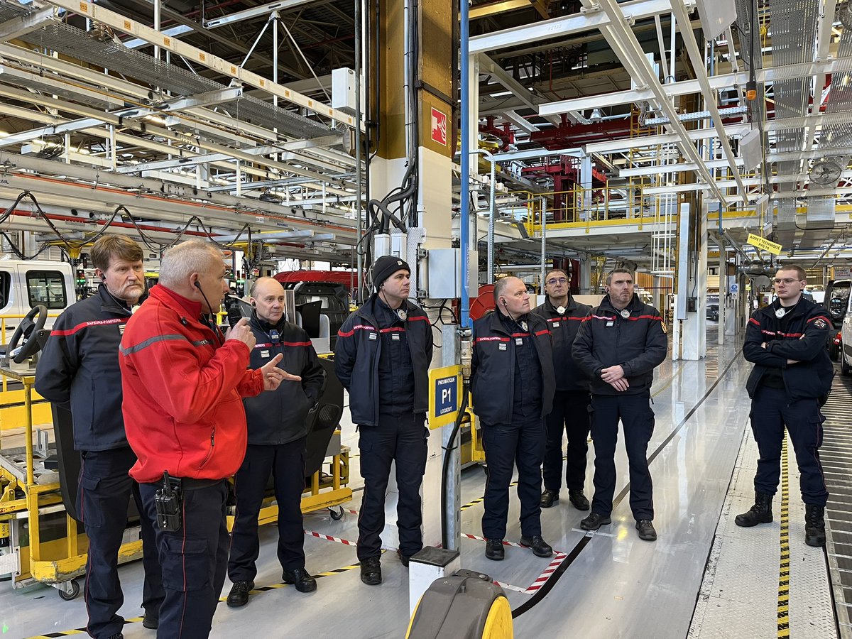 IP_f_S_B's tweet photo. Visite opérationnelle du 1er employeur privé du 54, la #SOVAB, spécialisé dans la fabrication de véhicules utilitaires pour @renault_fr
Une entreprise qui se modernise et évolue en permanence tout en prenant en compte la prévention des risques en partenariat avec @sdis54 https://t.co/nEmmq5cL1l