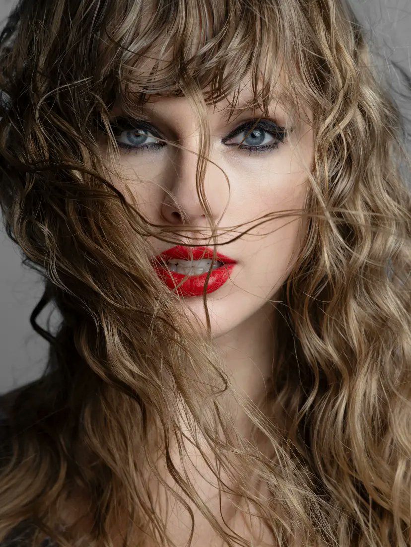 updateswiftbr's tweet photo. 🚨 Simplesmente: Taylor Swift para TIME. https://t.co/mAjBQfVOce