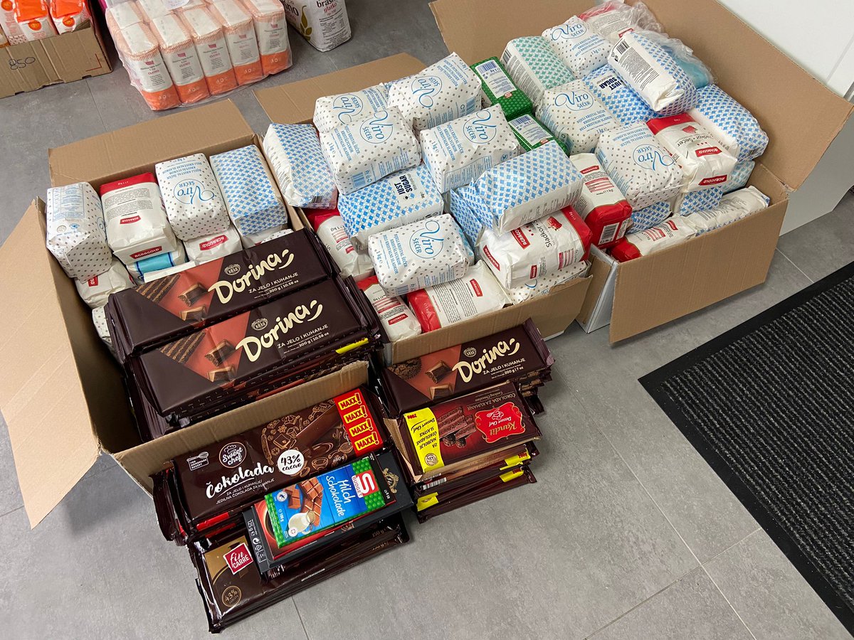 HumanityFirstHR's tweet image. #HumanityFirst se zahvaljuje na vrijednim donacijama:
- OŠ Brezovica: 346 (mlijeko) &amp;amp; 177 (ulje)
- OŠ Soblinec: 39 (slanutak) &amp;amp; 41 (Vegete)
- OŠ Horvati: 28  (tjestenine) &amp;amp; 24 (čaj)
- OŠ Kašina: 118 (čokolada) &amp;amp; 116 (šećer)
Hvala
Pakete ćemo do kraja godine podijeliti potrebitima