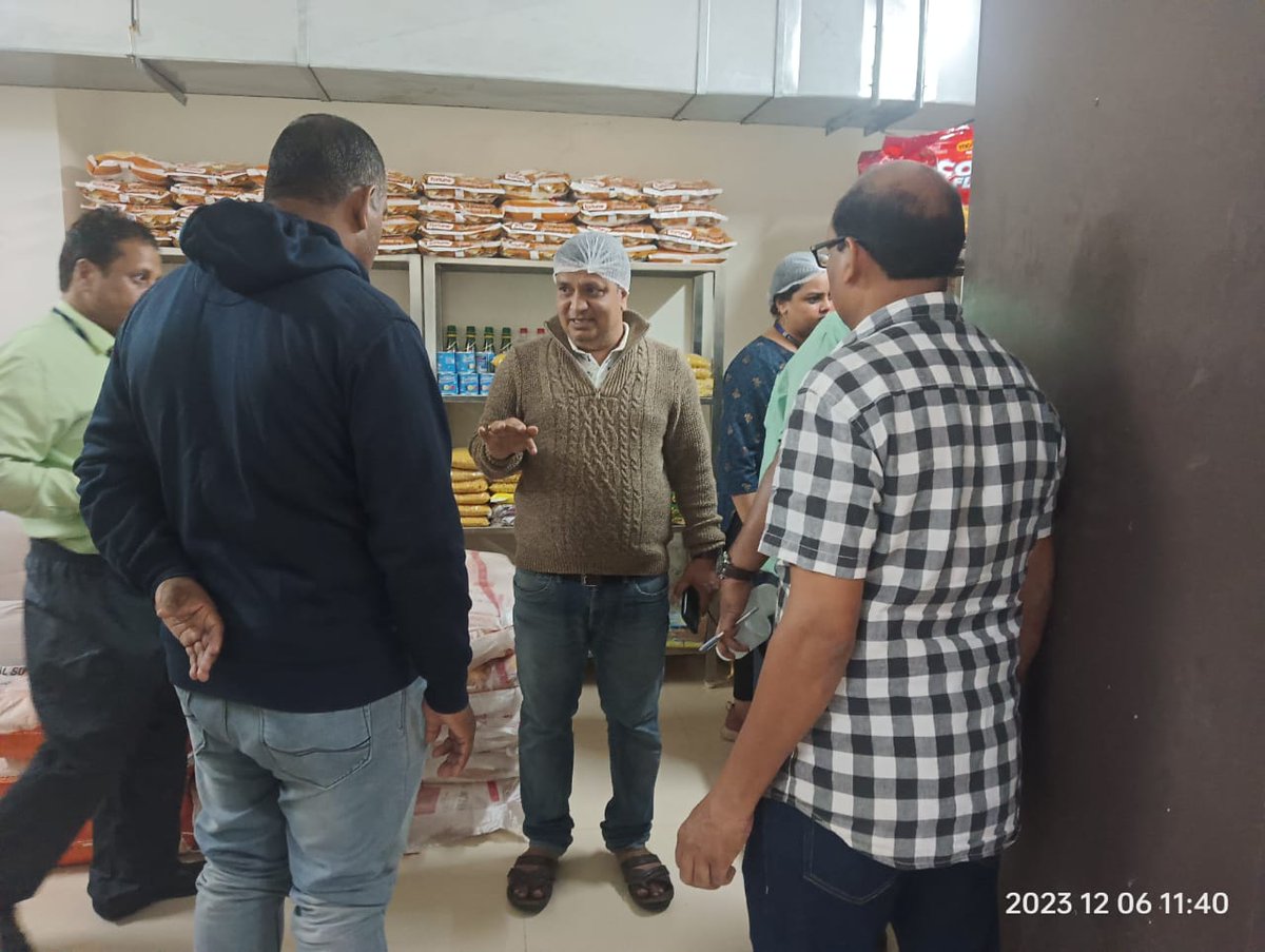 bmcbbsr's tweet photo. The food safety check drive continues by the #FoodSafety team of BMC.
Samples were collected, and stale/expired food items were discarded.
#FoodSafetyCheck
#BMCCares https://t.co/B8xOMEuep1