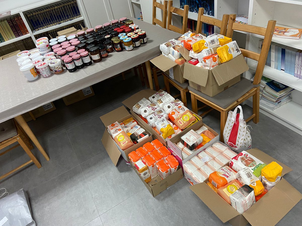 HumanityFirstHR's tweet image. #HumanityFirst  HR se zahvaljuje na lijepim i vrijednim donacijama koje je primio:

- OŠ Dubrava: 91 (džem) &amp;amp; 150 (brašno)
- OŠ Graberje: 28 (šećer) &amp;amp; 18 (vegeta)
- OŠ Sveta Klara: 221 (riža) &amp;amp; 330 (grah)

Pripremamo prehrambene pakete, podjelit ćemo do kraja godine potrebitima.