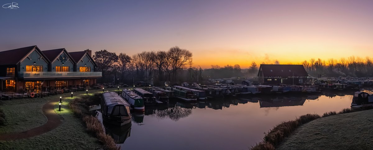 Such a gorgeous morning out there earlier today! It was looking lovely @campbellwharf Marina 🙂 @McMullens_pubs #WarblerOnTheWharf @TheParksTrust @CanalRiverTrust @CRTBoating @DestinationMK #LoveMK