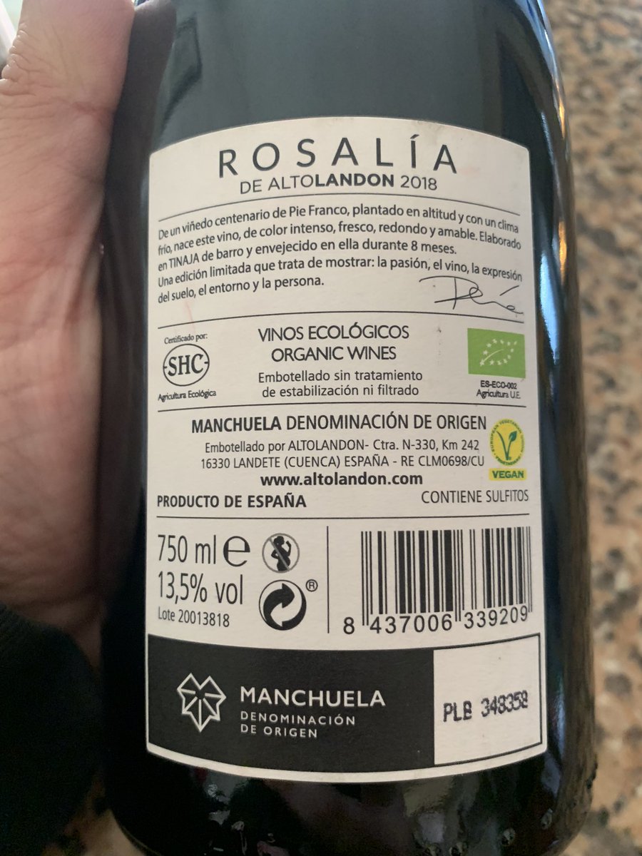Mons (@mons_cm) on Twitter photo Hoy beberemos un vino de <a href="/Altolandon/">ALTOLANDONWINES</a> que me ha hecho pensar en <a href="/rosalia/">R O S A L ร A</a>
A ver si es igual de estimulante que nuestra sรบper artista. Hoy beberemos un vino de <a href="/Altolandon/">ALTOLANDONWINES</a> que me ha hecho pensar en <a href="/rosalia/">R O S A L ร A</a>
A ver si es igual de estimulante que nuestra sรบper artista.