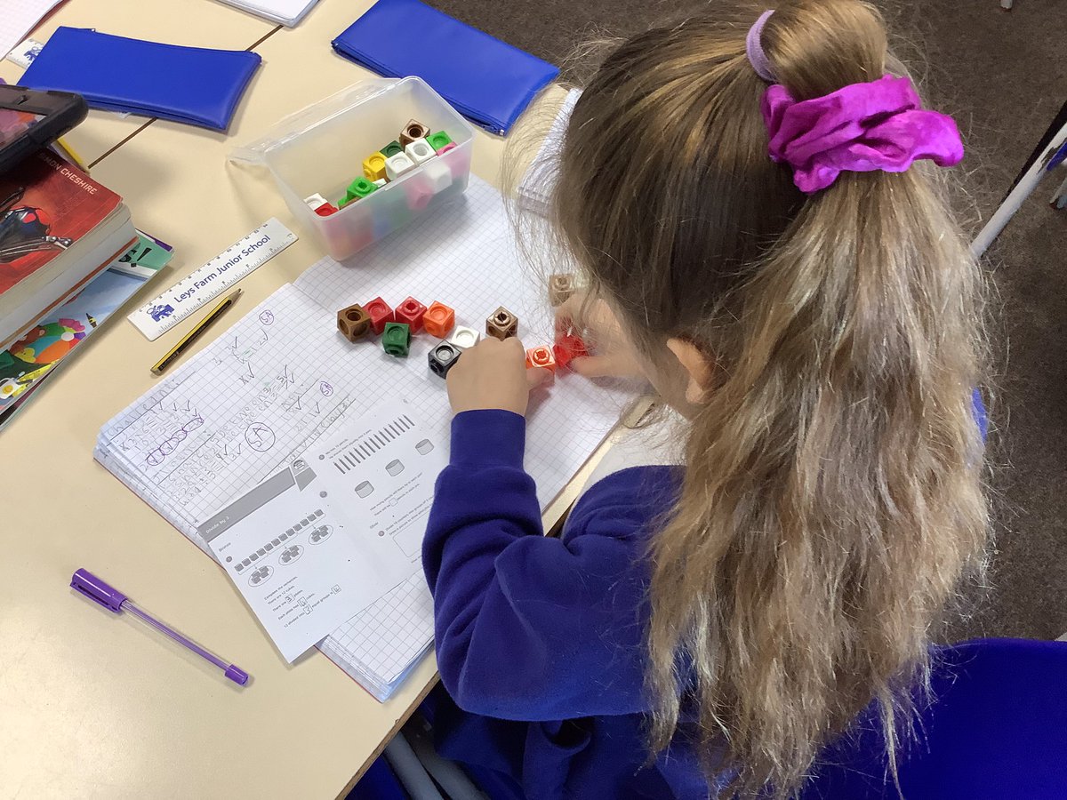 LeysFarm's tweet photo. Year 3 enjoyed dividing by three this morning while using cubes to help them share or group in 3’s. #LFJSMaths @WhiteRoseEd https://t.co/0cGcNWLnvf