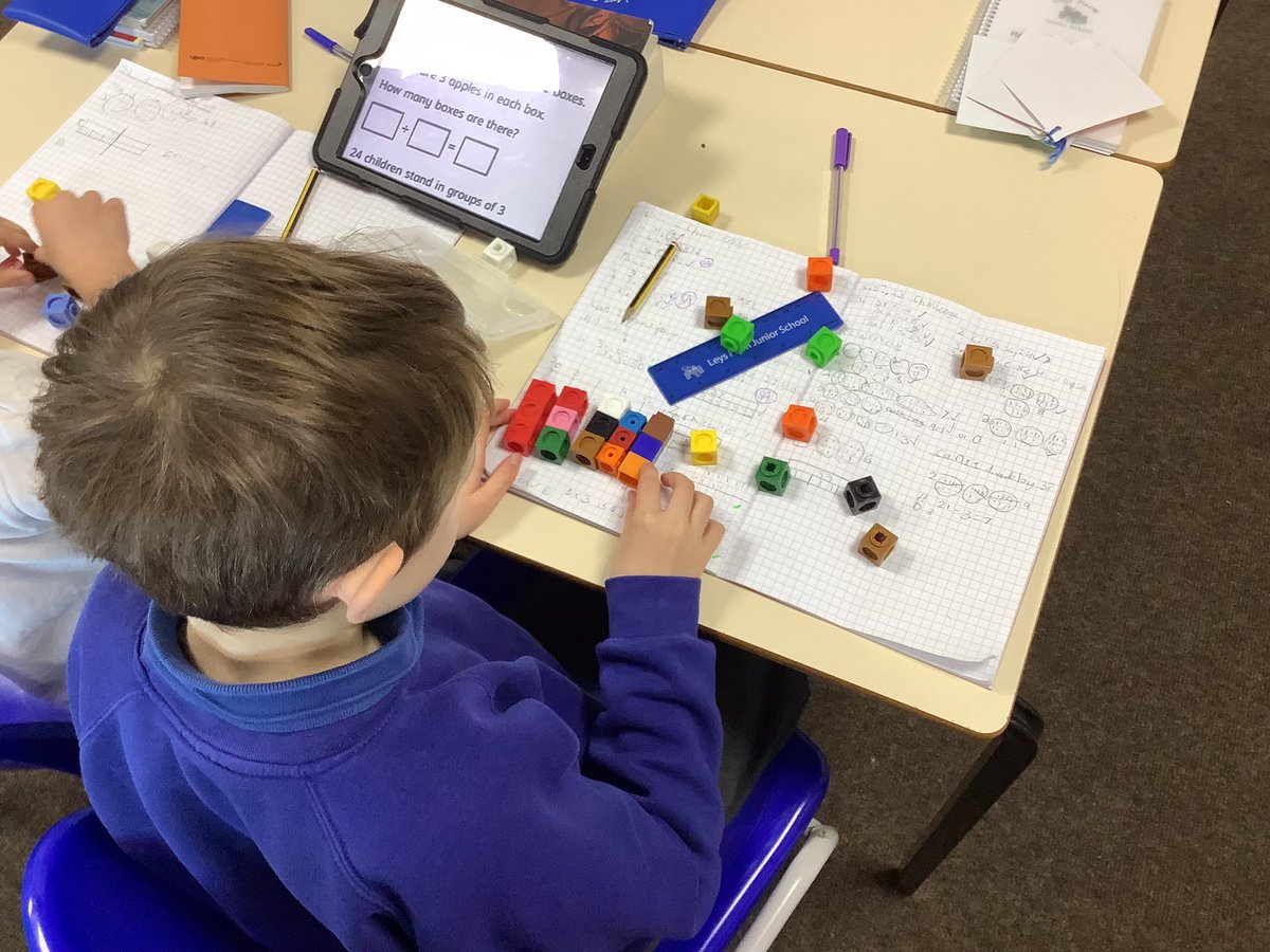 LeysFarm's tweet photo. Year 3 enjoyed dividing by three this morning while using cubes to help them share or group in 3’s. #LFJSMaths @WhiteRoseEd https://t.co/0cGcNWLnvf