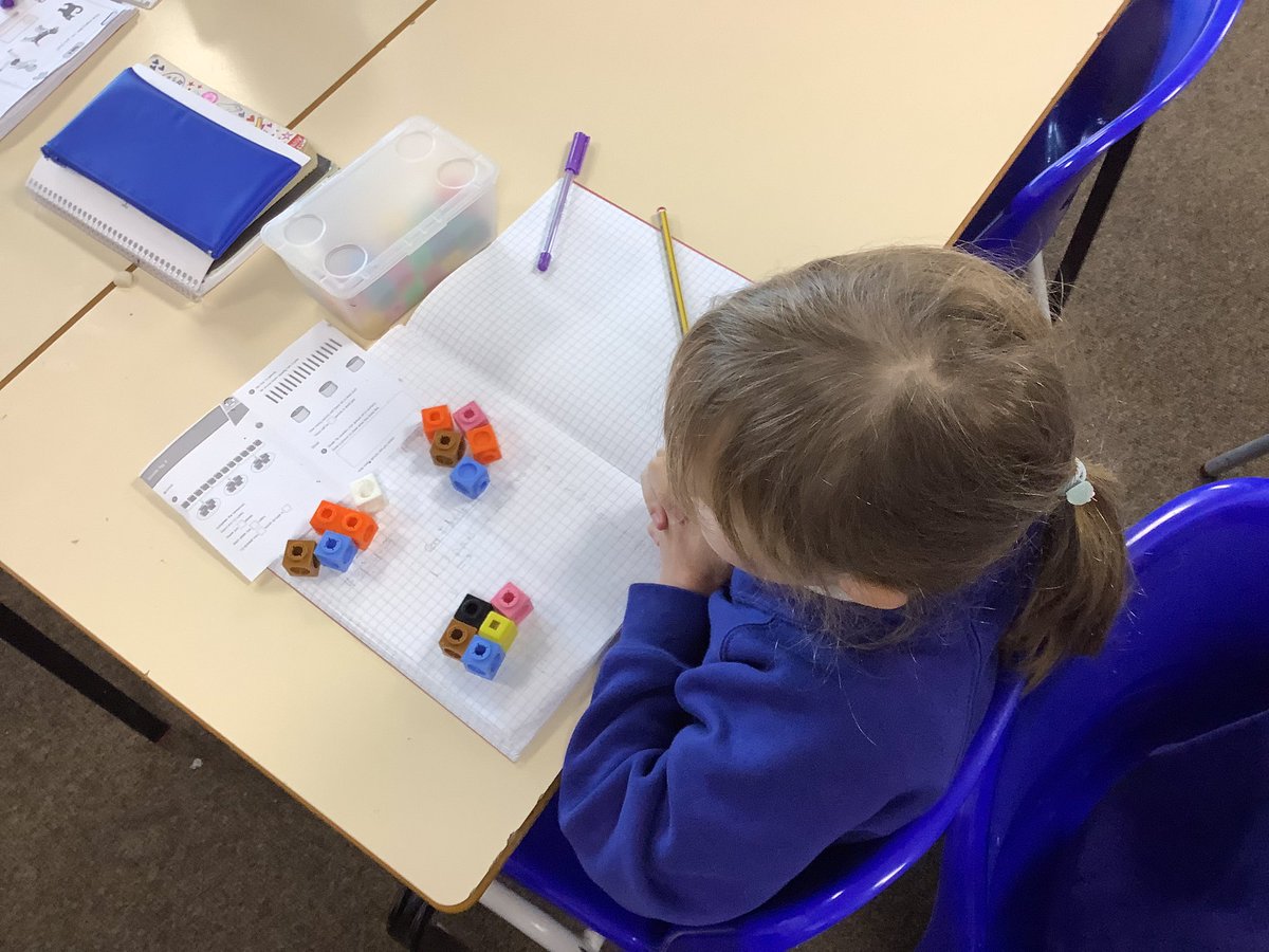 LeysFarm's tweet photo. Year 3 enjoyed dividing by three this morning while using cubes to help them share or group in 3’s. #LFJSMaths @WhiteRoseEd https://t.co/0cGcNWLnvf