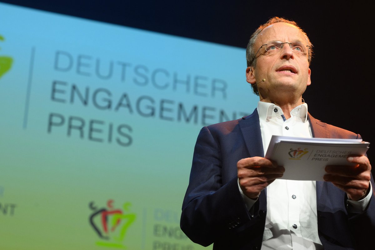 Das war die Preisverleihung 2023! Insgesamt acht Projekte wurden ausgezeichnet: Eine beeindruckende Vielfalt! 🎉🏆
Danke, dass Ihr mit dabei wart! 💛

Fotos: David Ausserhofer