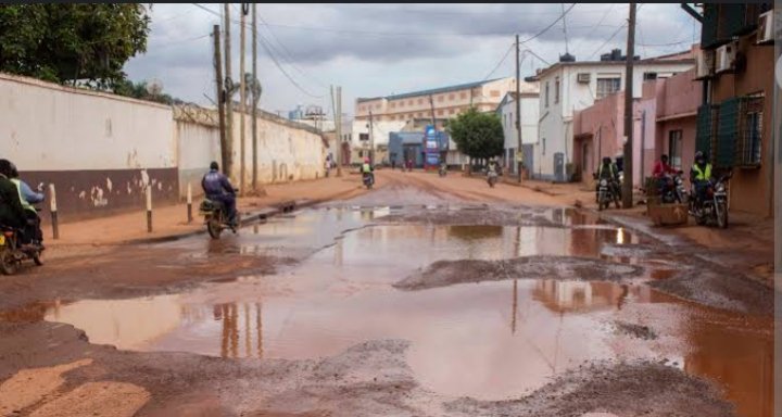 DembeFm's tweet photo. Ani gwemulabisa olwaleero π€£ Gavumenti yaffe owl'ebinnya ebiri mu nguudo zaffe oba , buterevu kati mu #DembeTaxi, Prossy Patra Ne Sulabuay. https://t.co/npOqRUWNZs