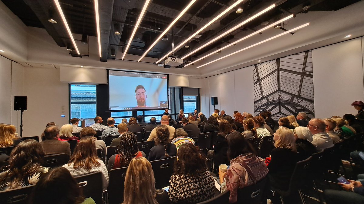 techUK's tweet photo. 🔥Two FULLY packed breakout rooms powered by our sponsors: @kpmguk and @Clifford_Chance !One room focusing on #AIHealthcare and the other on #AIRegulation. #DigitalEthics23 https://t.co/lIzdT6nrMQ