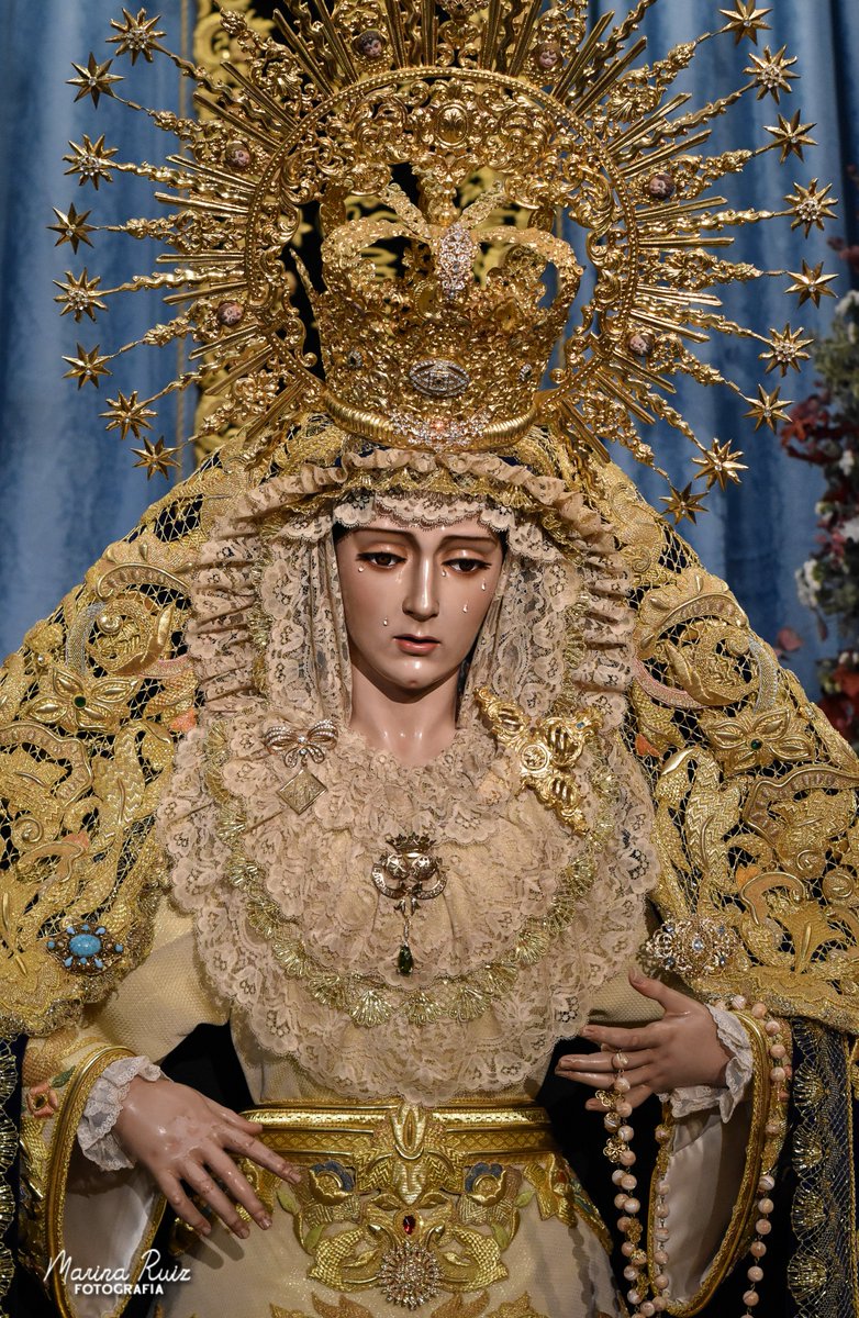 Besamanos a María Santísima de Lágrimas y Favores. (<a href="/lagrimasyfav/">Lágrimas y Favores</a>)

📸 Más fotos en marinaruizfotografia.blogspot.com/2023/12/besama…

#InmaculadaConcepción
#CofradíasMLG