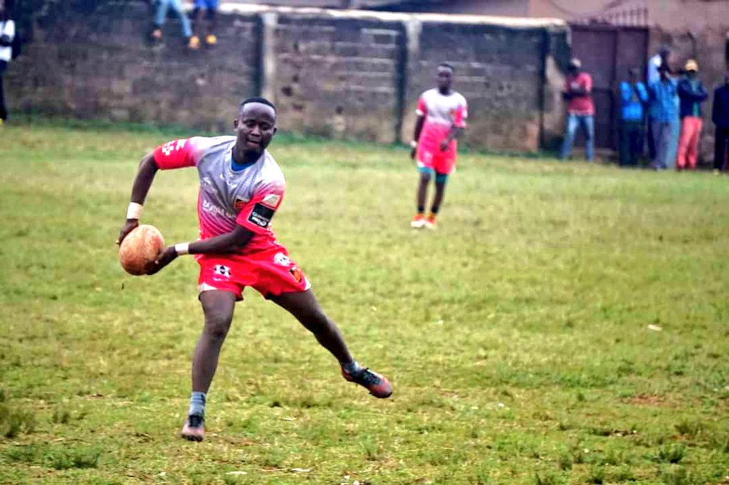 D_Silverback_'s tweet photo. #weloverugby
Let's talk about who was your first favorite on the field
#theBacks⛰️🦍
@RwandaIrene vs. #RukundoJackson https://t.co/WnJpLg1sjc