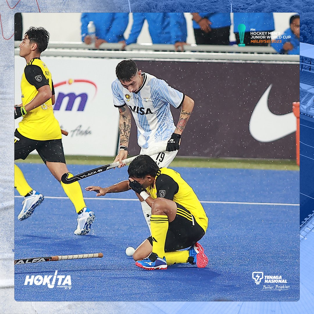HokitaMY's tweet photo. #JWCMalaysia2023 | #MASvARG

⏱️Q3
🇲🇾 0-2 🇦🇷

34' Pemain pertahan, Ahmad Suhaimi yang cedera terkena bola hoki mengalami pendarahan pada hidungnya. Harap tak serius kecederaan. #TenagaUntukMalaysia #SayaSokongHokiMY #BersatuUntukHoki https://t.co/SkMdGzfhQ8