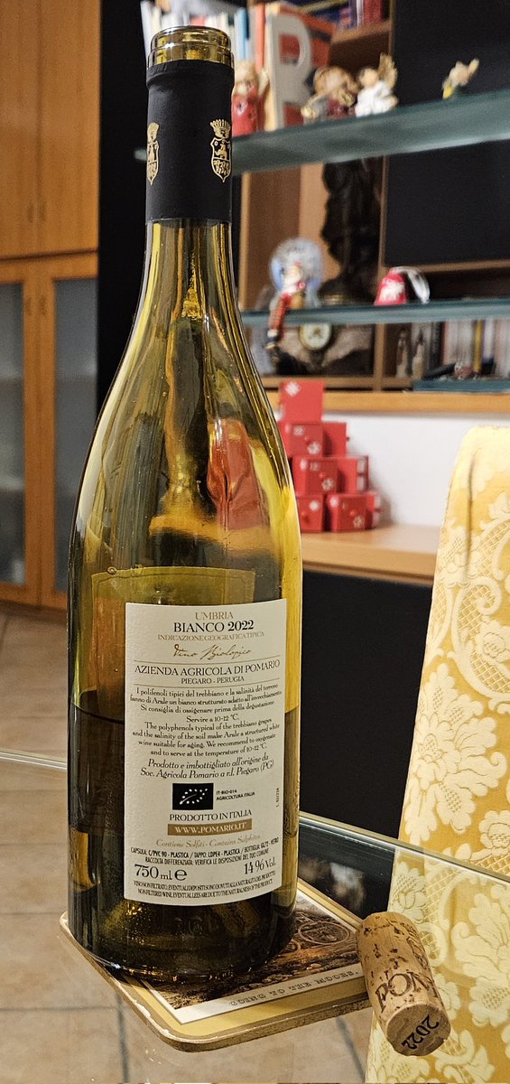 Loreto_1910's tweet photo. Arale di #Pomario?
È ottenuto dalle uve #Trebbiano e #Malvasia, di colore giallo dorato intenso, gradazione alcolica 13%-14% a seconda dell'annata, dà il meglio di sé, solo quando bevuto a 12°C.
È unico, è straordinario!
#Wine @ilGamberoRosso #Vino #Bibenda #Ais #ARALE
#Bacco1910 https://t.co/zan8TAPtAR