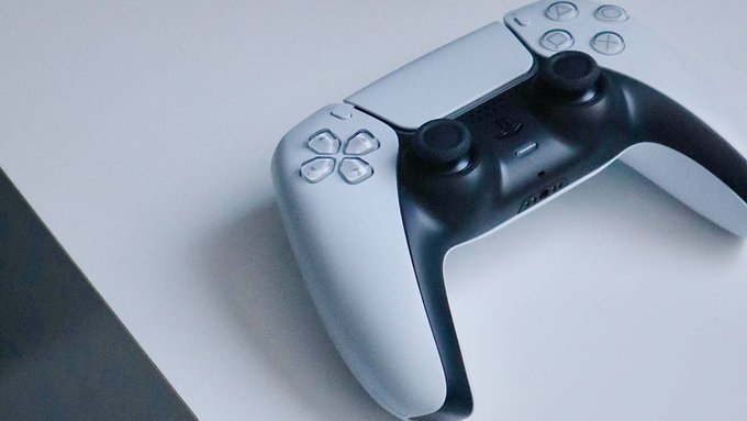Dallasllm's tweet photo. "🎮 Unveiling the future of gaming! Sony's next-gen DualSense controllers promise an immersive edge with AI assistance. Elevate your gameplay with intuitive features designed to enhance strategy and boost your chances of victory. 📷 #SonyDualSense #GamingEvolved" https://t.co/yzLgmHyNMp