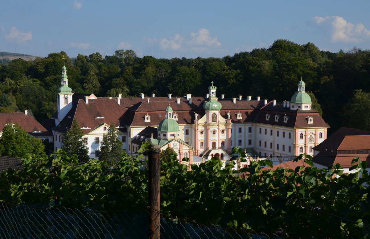 Heute wird die historische Bibliothek des Klosters St. Marienthal offiziell in die Sammlung der SLUB Dresden übernommen. Sie umfasst über 2.700 Titel aus dem 12.-19. Jahrhundert, darunter acht mittelalterliche Handschriften, 21 Inkunabeln und ca. 250 Werke des 16. Jahrhunderts.