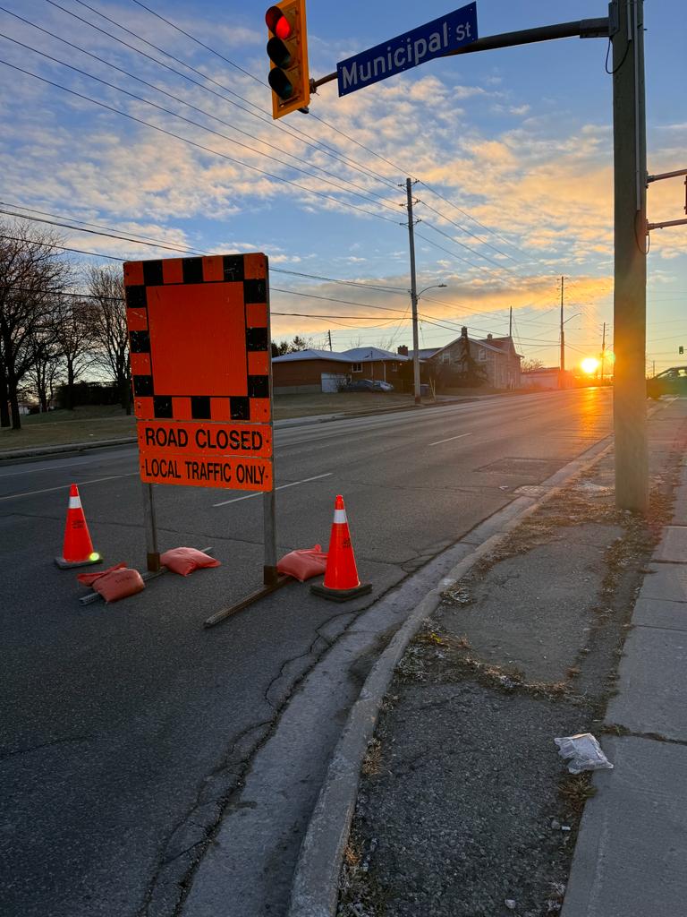 Good morning #Guelph closed road signs at Edinburgh Rd S., it is still open for local traffic. The clinic is open! You have to access from Wellington Rd, Municipal St area. However, College Ave access to Edinburgh Rd.S. Call the office if you have questions. #keepsmiling