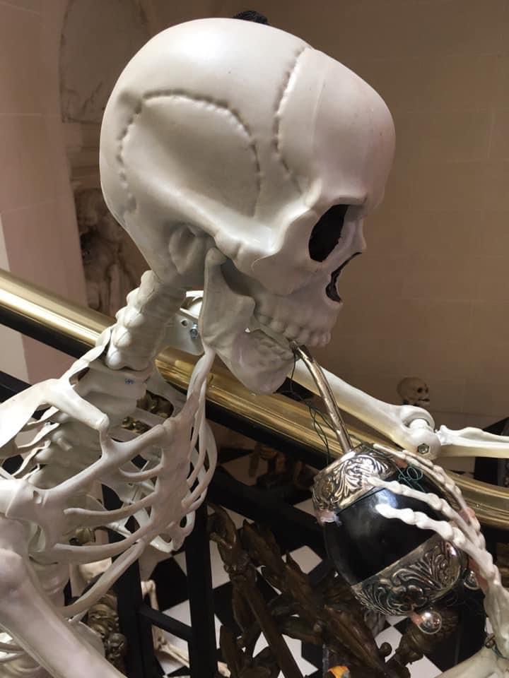 Yo esperando que me invites a tomar mate