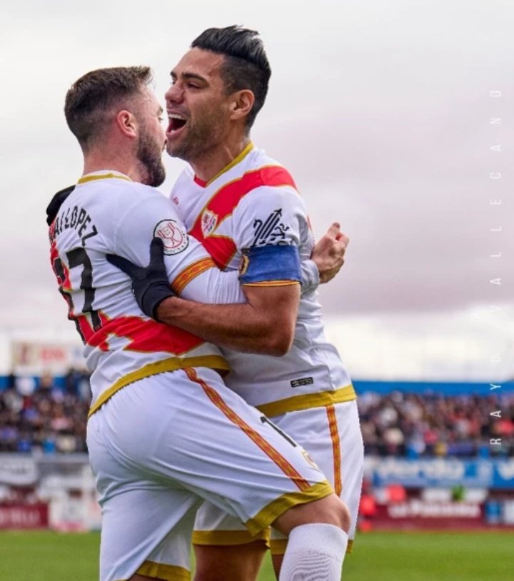 HINCAPIEDATOS's tweet photo. 🇨🇴 Falcao García quedó a 2 anotaciones de ser máximo goleador histórico colombiano del fútbol mundial:

3⃣ 4⃣ 6⃣ Víctor Aristizábal (no 348)
3⃣ 4⃣ 5⃣ Falcao García 

Aristizábal le suman erróneamente 2 goles que hizo con Colombia en amistosos ante clubes que FIFA no contabiliza. https://t.co/kxgV8WiBGs