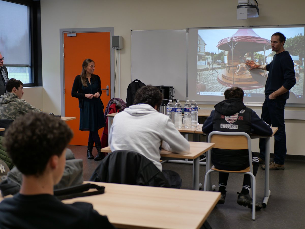 #SemaineDesLyceesProfessionnels 
2 classes de Première du <a href="/LBarbanceys/">Lycée des Métiers M. Barbanceys</a> ont l'opportunité de rencontrer des artistes afin de travailler sur la création d'un #manège grandeur nature. 
Ce manège, exposé à Neuvic en 2024, sera fabriqué à partir de matériels agricoles de récupération.