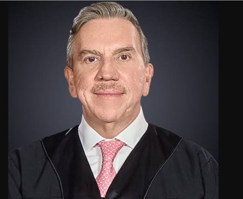 ¡La ley es la ley!

Ayer, Javier Laynez, ministro de la <a href="/SCJN/">Suprema Corte</a>, suspendió en su totalidad la extinción de 13 fideicomisos del Poder Judicial.
¡Mexicano chingón!

Soy #TeamLaynez 
¿Y tú?