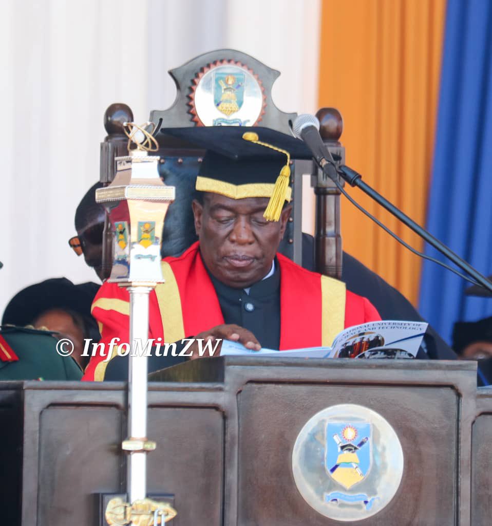 Nust_ZICOSU's tweet photo. 🎊🎉🎉🎉🎉🎊👩‍🎓🧑‍🎓

Our warmest congratulations to a total of  2 995 graduands that we capped today by Chancellor HE @edmnangagwa , consisting of 1608 male and  1387 female graduands. Three students will graduate posthumously. https://t.co/MFtv5TrhTN