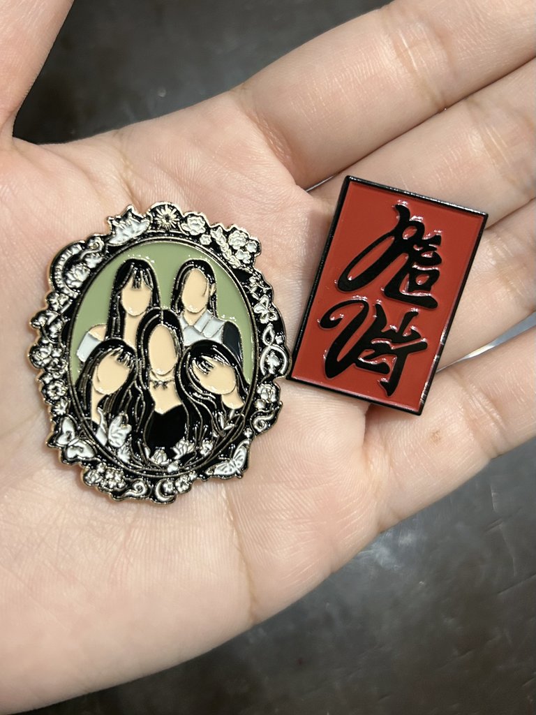 taengoomiho's tweet photo. RED VELVET CHILL KILL ENAMEL PINS NOW AVAILABLE ON SHOPEE! 🧡
https://t.co/KmhCxlaaGg

🆓️ Free Vinyl Stickers for every purchase of the pins 🆓️

🏷 WTS LFB PH GO RV IRENE SEULGI WENDY JOY YERI KEYCHAIN BROOCH https://t.co/vSeyD4kHYm