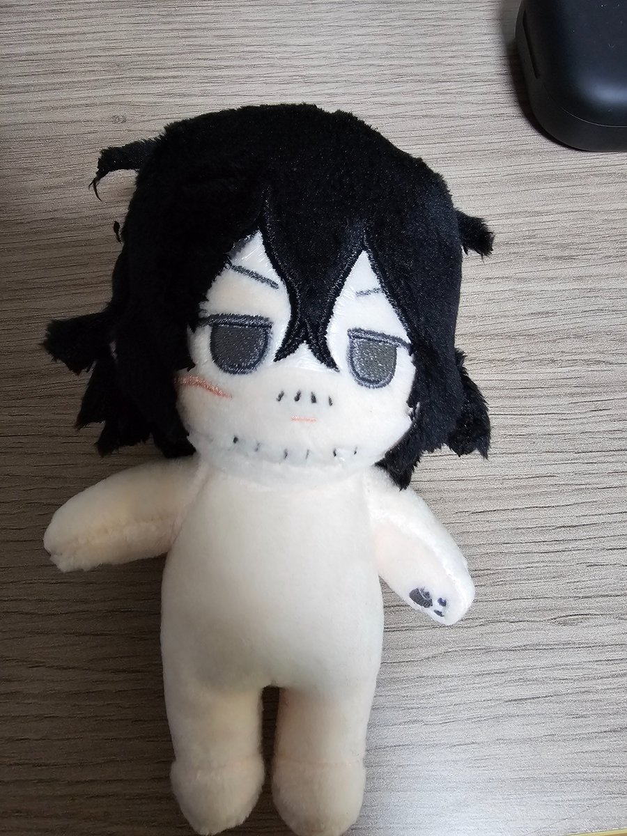 솜자와 받았는데 턱이 좀 이상하고 머리파츠나 머리스타일이 더러워보여서 경락 커미션읻랑 같이 머리좀 다듬어 달라해야겠다🥹