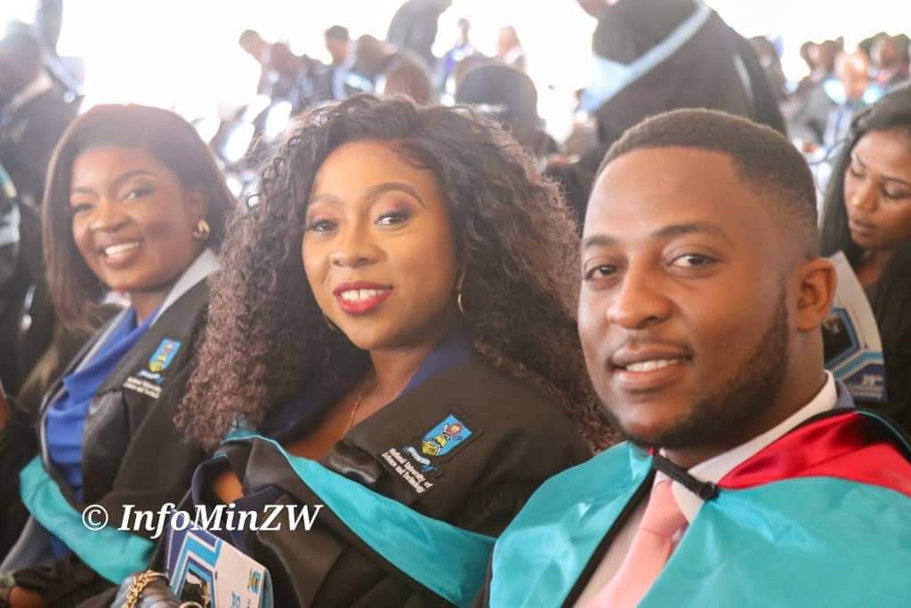 Nust_ZICOSU's tweet photo. 🎊🎉🎉🎉🎉🎊👩‍🎓🧑‍🎓

Our warmest congratulations to a total of  2 995 graduands that we capped today by Chancellor HE @edmnangagwa , consisting of 1608 male and  1387 female graduands. Three students will graduate posthumously. https://t.co/MFtv5TrhTN