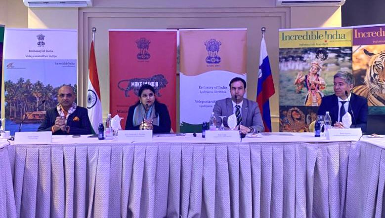 IndiainSlovenia's tweet photo. 1➡️ India-Slovenia🇮🇳🤝🇸🇮 Business Meet organized on 05/12/2023 in partnership with SPIRIT Slovenia &amp; Pormuski Sejem was actively participated by the visiting Indian delegation led by @IEBForum and reps of @MZEZ_RS @Slovenia_biz, businesspersons of Slovenia. https://t.co/eIFS06hLA3