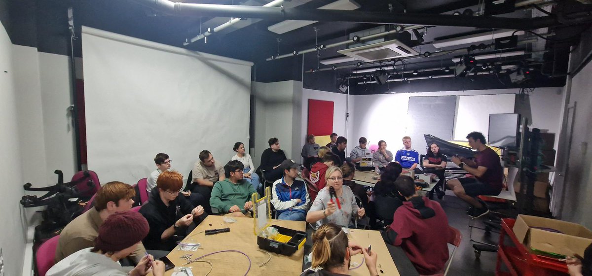 Solent_Prods's tweet image. For our first training session, we had the pleasure to be working with Ben Baker from EMG UK who provided our students some Cable Training! The session covered different types of cables, hands on experience with crimping and ending BNC + RJ45 cables.
#solentproductions
#solentuni